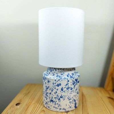Elegante lámpara de mesa salpicada luz azul real__
