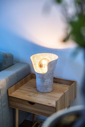 Lampe design Xona White Rock - avec désormais une précieuse ampoule LED Big Globe ! 2