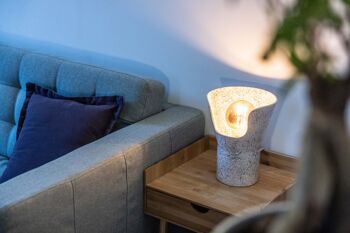 Lampe design Xona White Rock - avec désormais une précieuse ampoule LED Big Globe ! 3