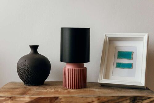 Chic pink table lamp