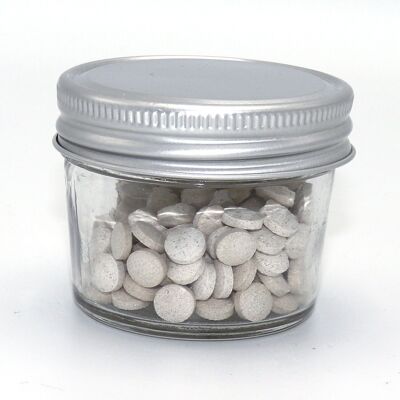 Glass storage jar for solid cosmetics - full lid
