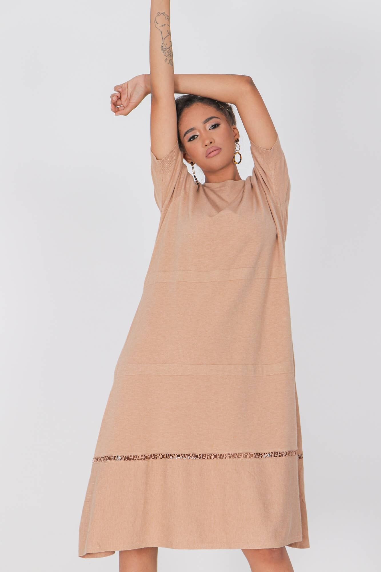 Abito midi a trapezio in nero con dettaglio all'uncinetto - DR4324