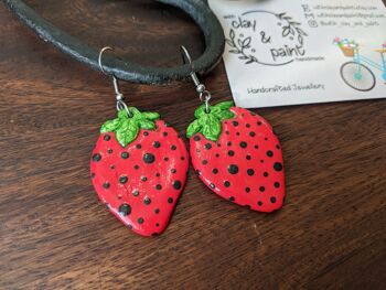 Boucles d'oreilles fraises, boucles d'oreilles fruits, boucles d'oreilles argile rouge 1