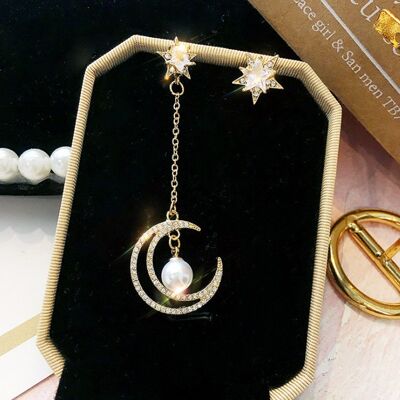 Boucles d'Oreilles Étoile Asymétrique avec Pompon de Lune