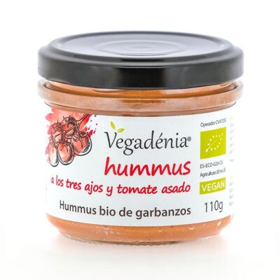 Hummus elaborado con tres tipos de ajo y tomate asado. Houmous bio avec pois chiches.
