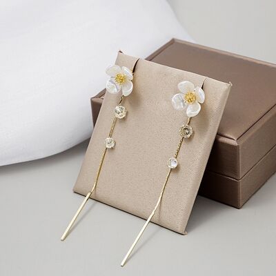 Shell Single Follower with ZirCon Tassel Earrings