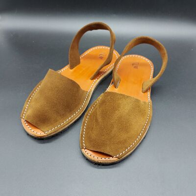 Abarcas, sandali tradizionali delle isole del Mediterraneo (Minorca)-Realizzati in pelle scamosciata impermeabile-100% materiali naturali. Opplav Abarcas.(colore tabacco)