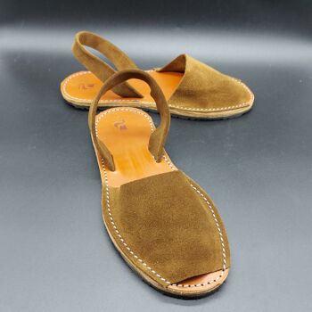 Abarcas, sandales traditionnelles des îles méditerranéennes (Minorque) - Fabriquées en daim imperméable - Matériaux 100% naturels. Opplav Abarcas.(couleur tabac) 4