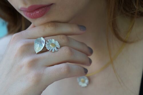 Daisy flower ring with branch and Rose tree leaf in Sterling Silver and Gold. Nature inspired Adjustable ring Twig.