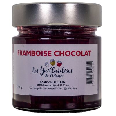 Intenso placer frutal: mermelada de frambuesa con chispas de chocolate amargo