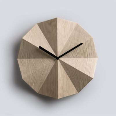 Delta Clock Oak (avec aiguilles noires) - Horloge murale en bois