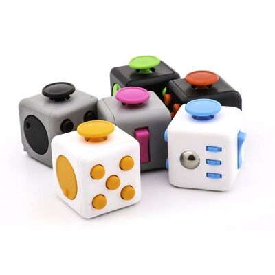 Cube sensoriel Fidget (couleur aléatoire)