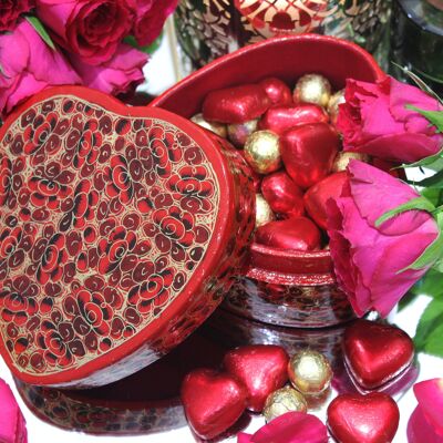 Caja de regalo roja hecha a mano y pintada a mano en forma de corazón - Caja de 6