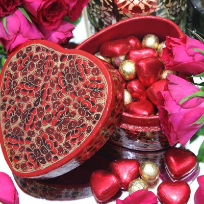 Caja de regalo roja hecha a mano y pintada a mano en forma de corazón - Caja de 6