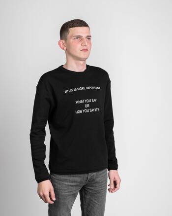 T-shirt à manches longues pour hommes en noir 'Qu'est-ce qui est le plus important : ce que vous dites ou comment vous le dites ?' 1
