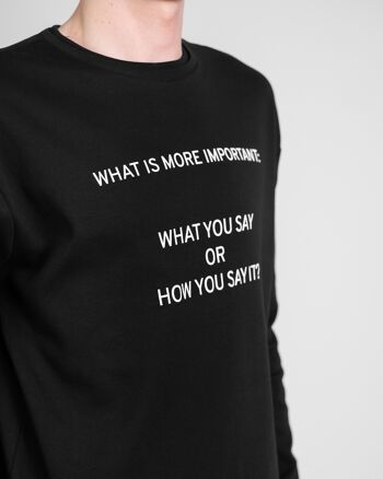 T-shirt à manches longues pour hommes en noir 'Qu'est-ce qui est le plus important : ce que vous dites ou comment vous le dites ?' 2