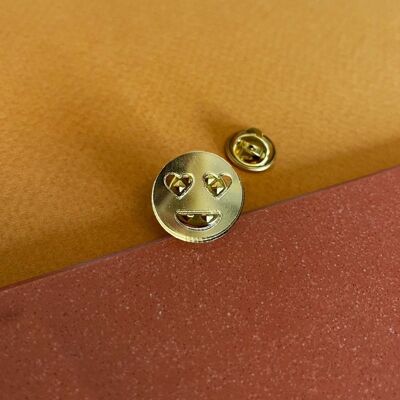 Upcycled plastic smiley pin gold