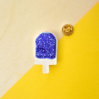 Broche en porcelaine popsicle myrtille