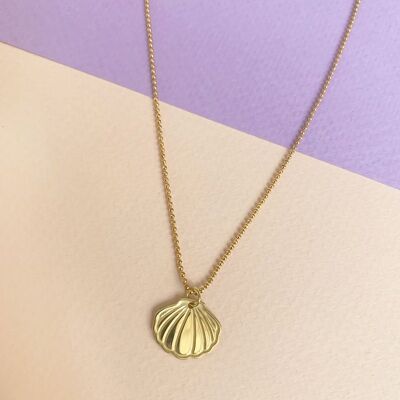 Shell golden necklace