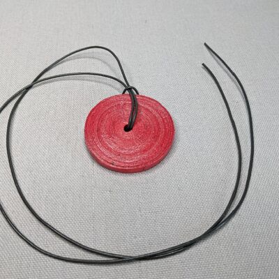 Pendentif perlé chic en papier recyclé "John" - Rouge - Avec ruban