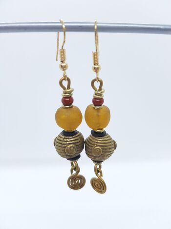 Boucles d'oreilles perles nobles en verre, pierre, laiton "Happy Marrakech" - perle dorée 1
