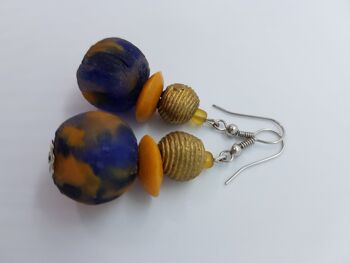 Boucles d'oreilles perles nobles en verre, pierre, laiton "Happy Marrakech" - Orange Bleu Coloré 1