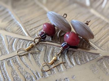 Boucles d'oreilles perles nobles en verre, pierre, laiton "Happy Marrakech" - boucles d'oreilles perle gris-rouge 1