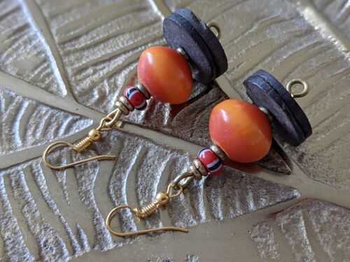 Edle Perlen-Ohrringe aus Glas, Stein, Messing "Happy Marrakesch" - Plättchen-Orange-Perlenohrringe