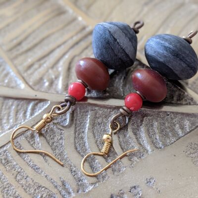 Edle Perlen-Ohrringe aus Glas, Stein, Messing "Happy Marrakesch" - Grau-Braun-Rote-Perlenohrringe