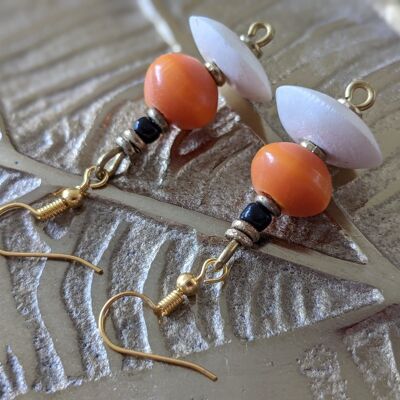 Pendientes de perlas nobles de vidrio, piedra, latón "Happy Marrakech" - pendientes de perlas blancas y naranjas