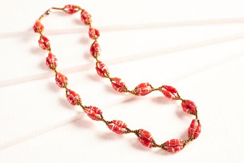 Kurze Halskette mit länglichen Papierperlen in Bündeln "Senta" - Rot
