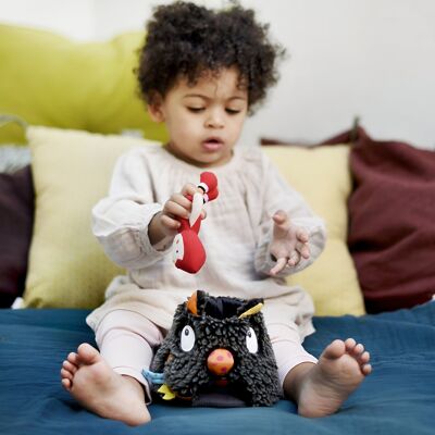 Awakening and manipulation toy. Shape box: In the mouth of the wolf, with 3 early learning toys: bell, squeaker squeaker, rustling paper