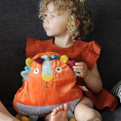 Children's backpack, zipper, H: 35 cm. Woogy the lion. Adjustable straps. label to write the name of the child. from 12 months