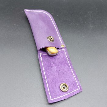 Rasoir Olivum en acier inoxydable. Manche en acier 2j et Olivier Centenaire - Etui cuir épaisseur 2 mm réalisé à la main dans nos ateliers.(Violet) 4