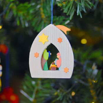 Crèche de Noël avec la naissance du Christ comme décoration d'arbre 4
