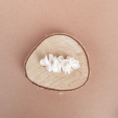 Charlotte clip in stabilized hydrangea petals size 4cm