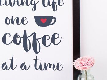 Impression cadeau amusante 'Living Life One Coffee At A Time' pour les amateurs de café, une nouvelle maison ou un cadeau d'amitié - Impression A4 uniquement (15,00 £) 2