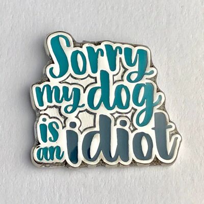 Spilla smaltata per amanti dei cani divertenti 'Sorry My Dog Is An Idiot' - Chiusura standard (£ 5,00)