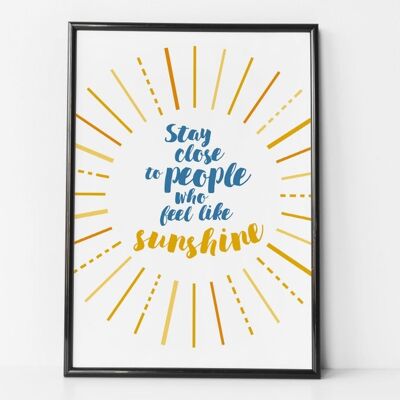 Stay Close To People Who Feel Like Sunshine – Positiver Motivationsdruck – Freundschaftsgeschenk – Weißer gerahmter Druck (60,00 £)