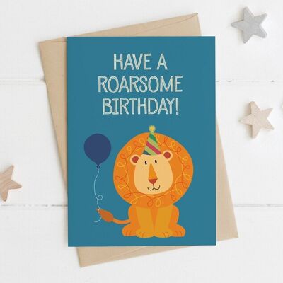 Simpatico biglietto di auguri di compleanno con leone 'Hai un compleanno ruggente!'