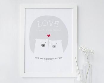 Cute Bear Love Print 'Love Is All You Need' - gris - gris - Impression personnalisée - cadeau d'anniversaire - impression de mariage - valentines - 7 couleurs - Impression montée (24,95 £) Gris 1