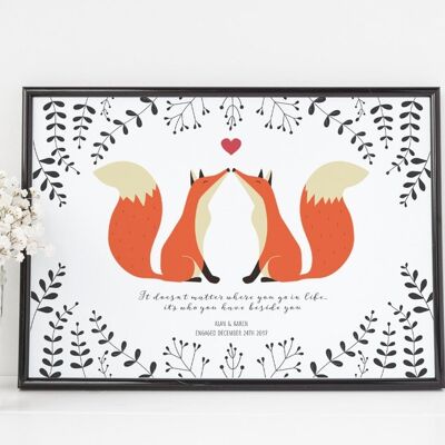 Lámina personalizada Foxes In Love para aniversario de boda o día de San Valentín - Impresión enmarcada en negro (£ 60,00)
