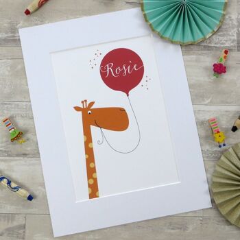 Impression de girafe pour enfants - impression personnalisée - décor de pépinière - cadeau de bébé fille - cadeau de baptême - art personnalisé - décor d'enfants - Royaume-Uni - Impression encadrée de chêne (60,00 £) 3