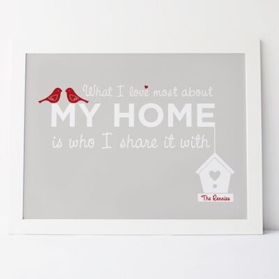 Home Love Print 'Quello che amo di più della mia casa è con chi la condivido' - stampa personalizzata rosso grigio - regalo di inaugurazione della casa - regalo di arredamento per la casa - Stampa con cornice in quercia (£ 60,00)