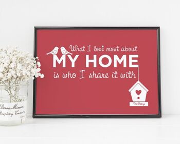 Home Love Print « Ce que j'aime le plus dans ma maison, c'est avec qui je la partage » - impression personnalisée rouge - cadeau de pendaison de crémaillère - décoration - maison - cadre noir + support (60,00 £) 1