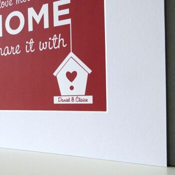 Home Love Print « Ce que j'aime le plus dans ma maison, c'est avec qui je la partage » - impression personnalisée rouge - cadeau de pendaison de crémaillère - décoration - maison - cadre noir + support (60,00 £) 2
