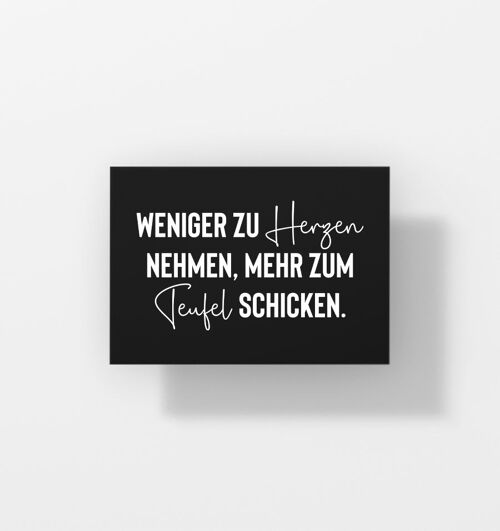 Weniger zu Herzen nehmen, mehr zum Teufel schicken - Postkarte