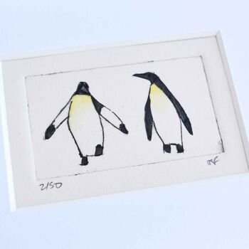 Deux pingouins - collagraphie imprimée dans un cadre blanc 2