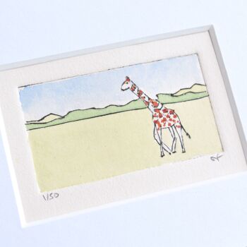 Girafe - collagraphie imprimée dans un cadre blanc 2