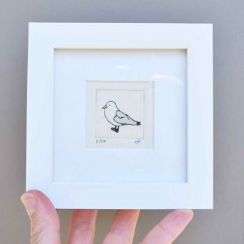 Mouette tridactyle - mini collagraphie imprimée dans un cadre blanc 1